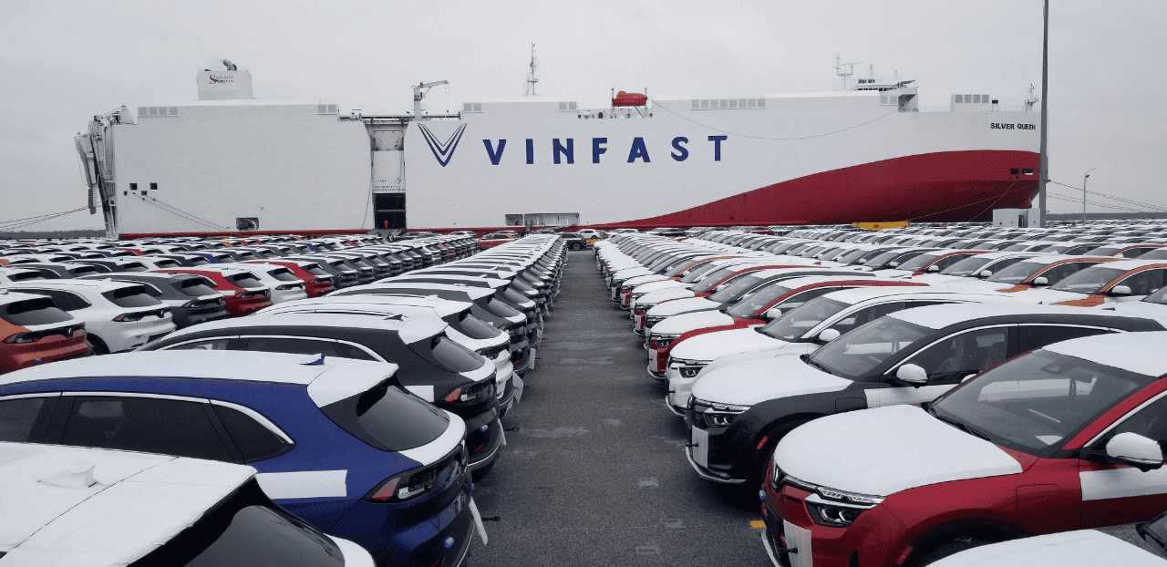 Lô 999 xe VinFast VF 8 đầu tiên xuất sang Mỹ